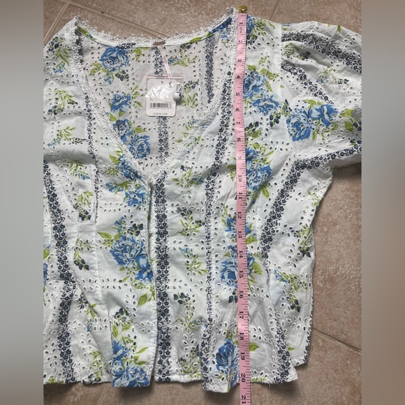 Free People Blossom Eyelet Floral Crop Top Size Medium - Picture 9 of 9
